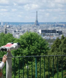 Vue du belvédère de Belleville, un lieu calme parfait pour un moment de détente après un massage à Paris 20