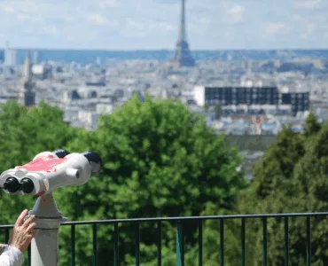 Vue du belvédère de Belleville, un lieu calme parfait pour un moment de détente après un massage à Paris 20